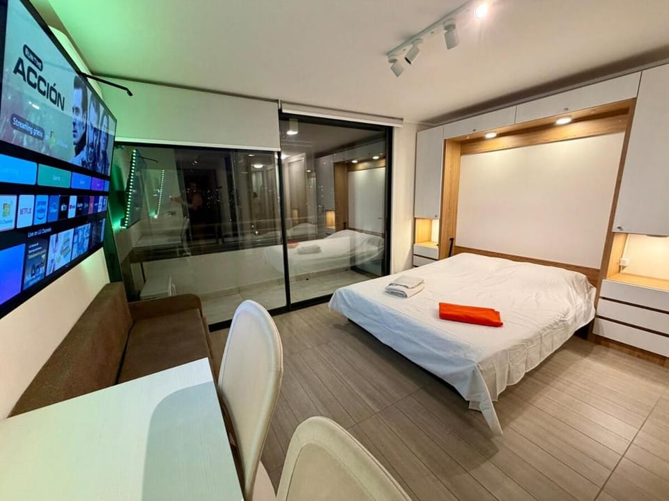Bed, TV and multimedia, Bedroom