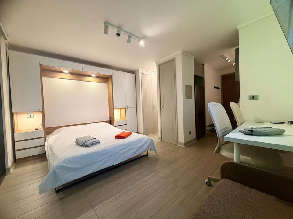 Bed, Seating area, Bedroom