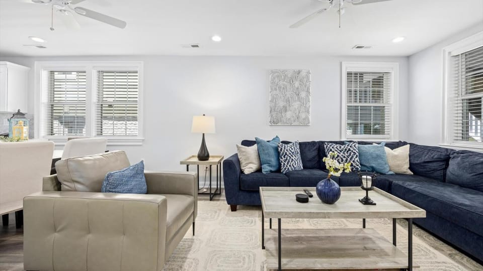 Stylish 3BR OC Gardens with Patio and Parking House in Ocean City