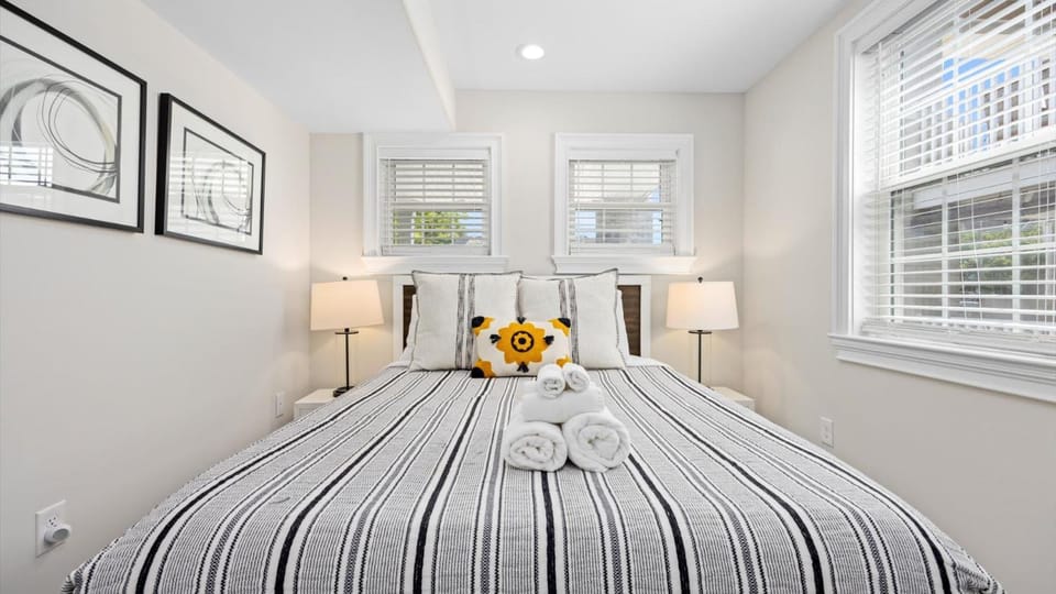 Stylish 3BR OC Gardens with Patio and Parking House in Ocean City