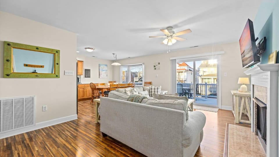 NEW 3BR - 2 Blocks OCNJ to Beach - Sleeps 10 House in Ocean City