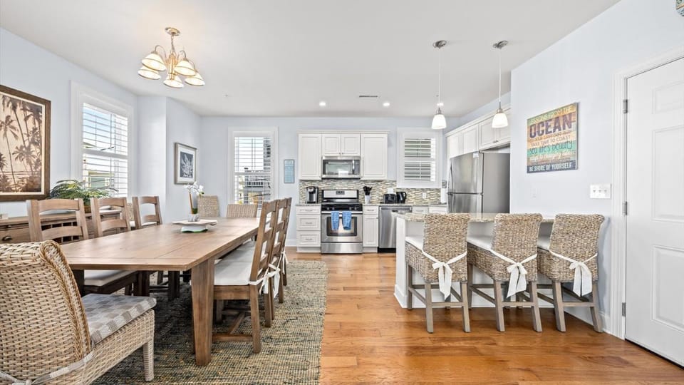 Luxurious Oceanside Retreat - 5BR Gem Downtown OCNJ House in Ocean City