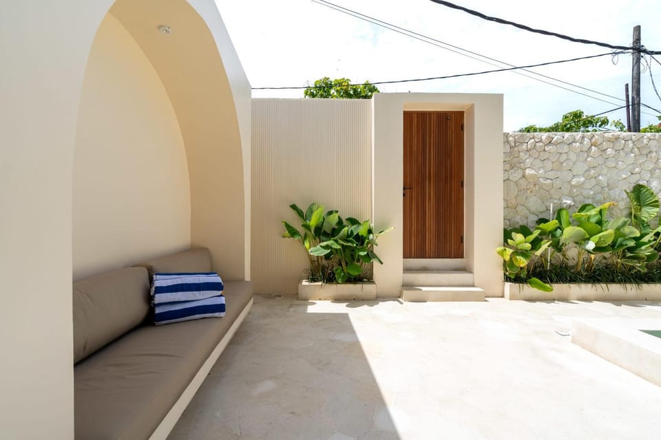 Facade/entrance, Garden, Garden view, towels