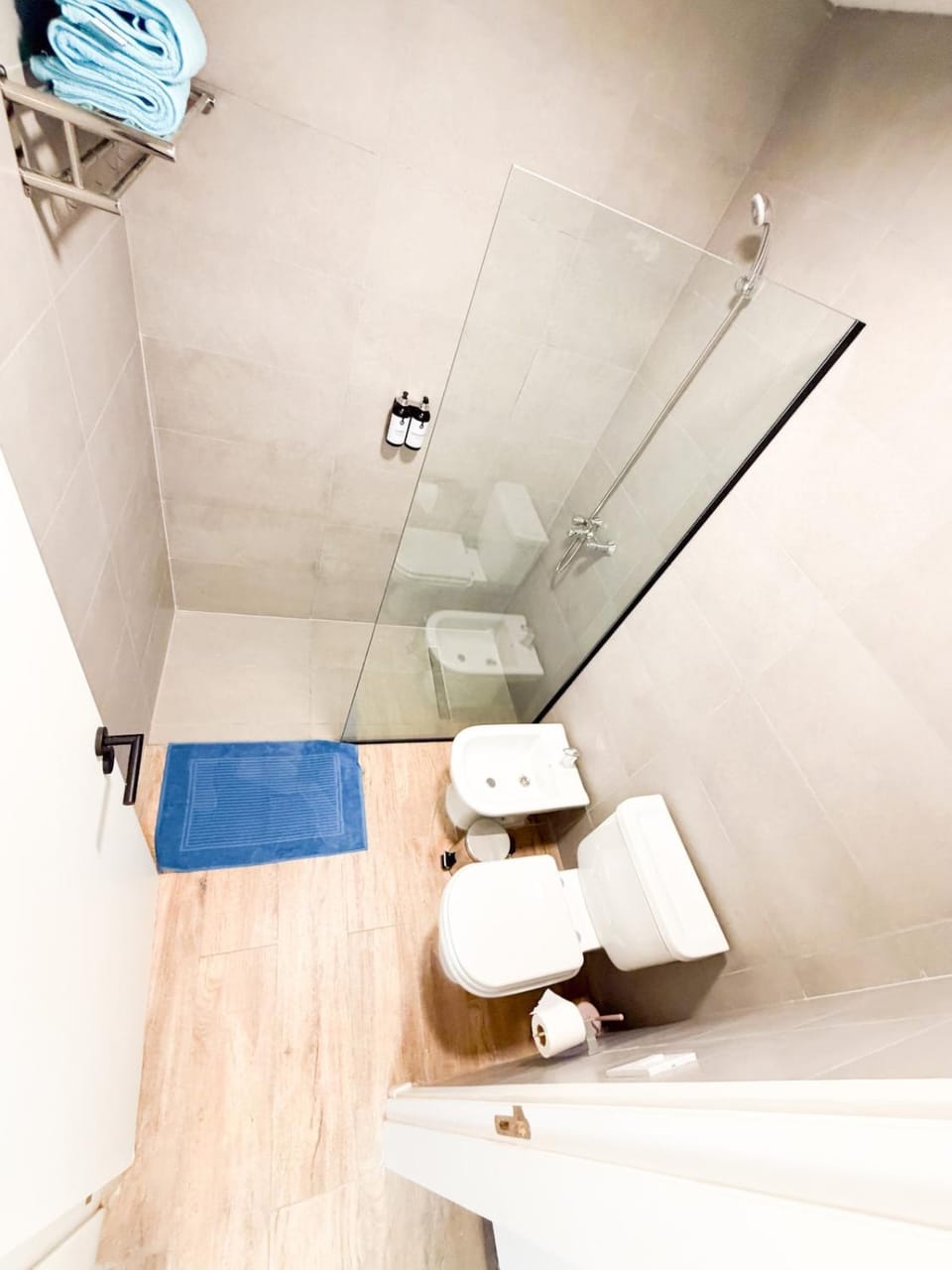 Shower, Toilet, Bathroom, bidet, towels