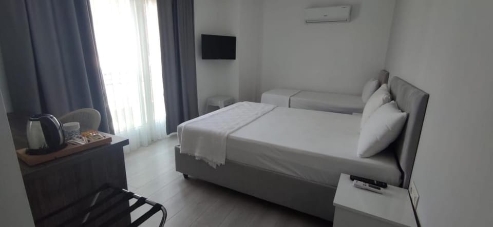 TV and multimedia, Photo of the whole room, Bedroom, air conditioner