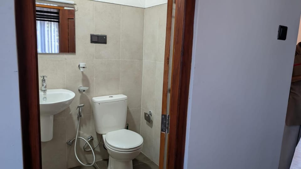 Toilet, bidet