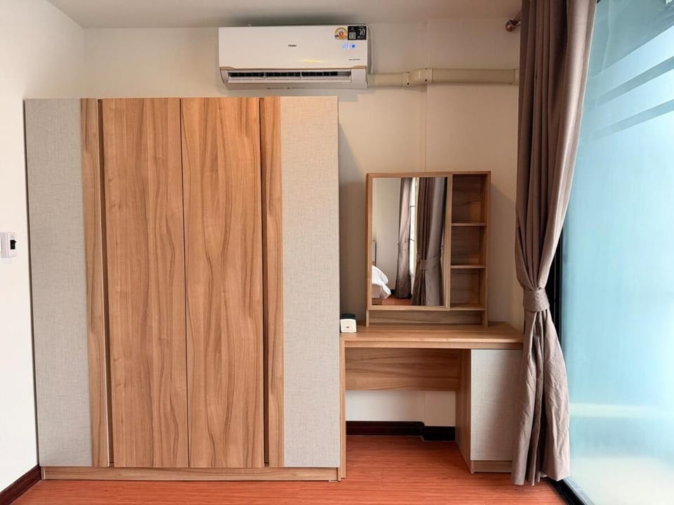 Bedroom, wardrobe