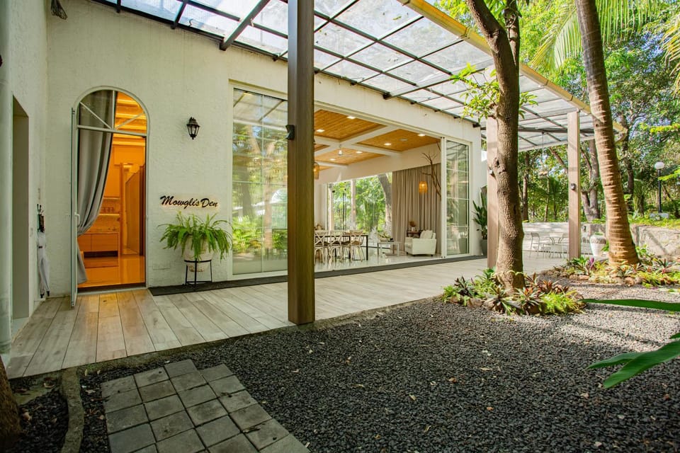 Property building, Patio, Spring, Day, Garden, Garden view