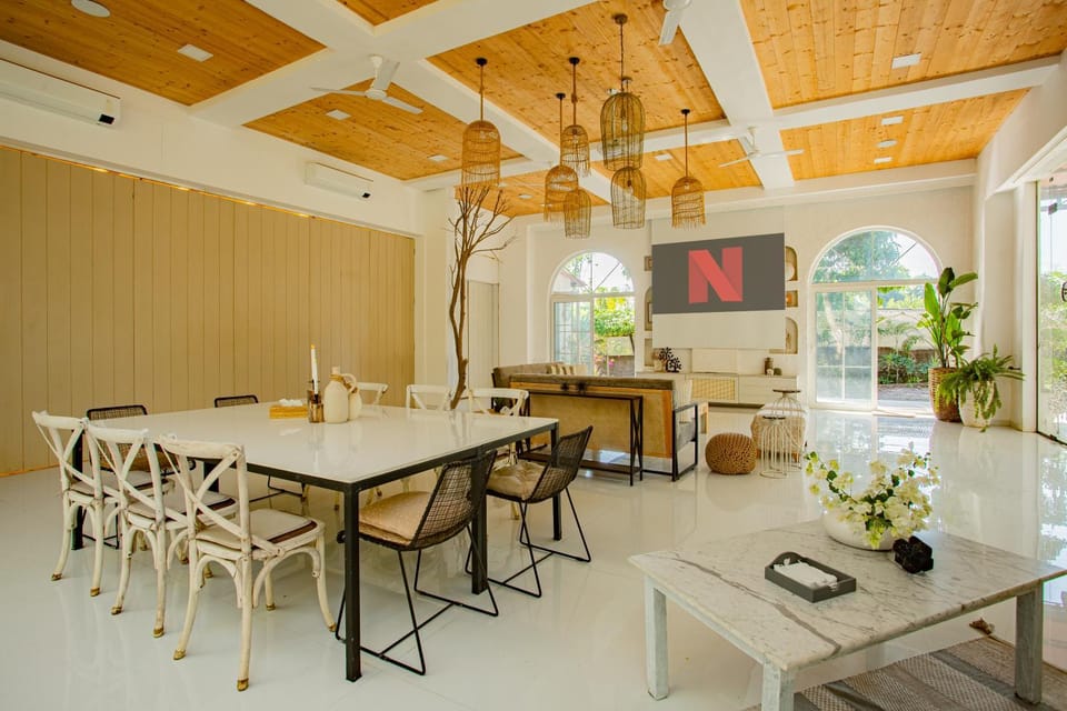Communal lounge/ TV room, TV and multimedia, Living room, Seating area, Dining area