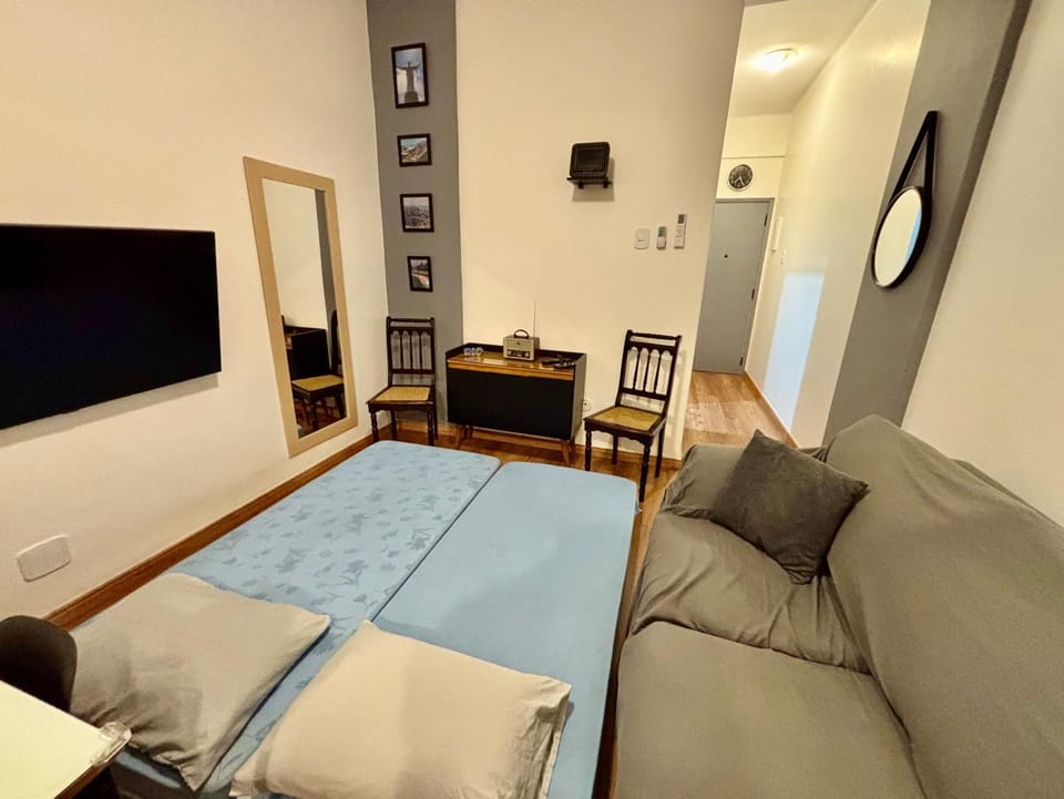 Apartamento a 200 m da Praia de Copacabana, Wi-Fi rápido, Ar-condicionado e Smarts TVs, perto de Ipanema Apartment in Rio de Janeiro