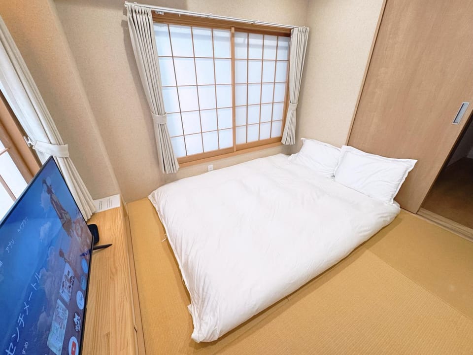 Property building, Bed, Photo of the whole room, Bedroom