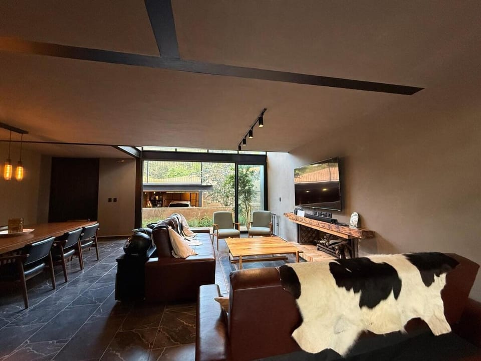 Enso House in Valle de Bravo House in State of Mexico