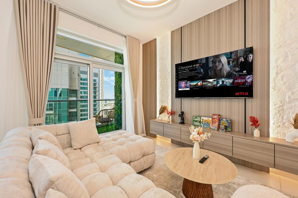 Communal lounge/ TV room, TV and multimedia, Living room