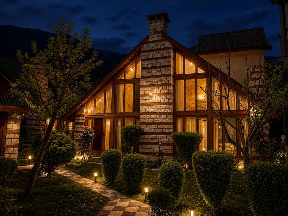 Manali 3 Bedroom Independent Heritage villas near private Volvo Bus Stand, Manali Hotel in Manali