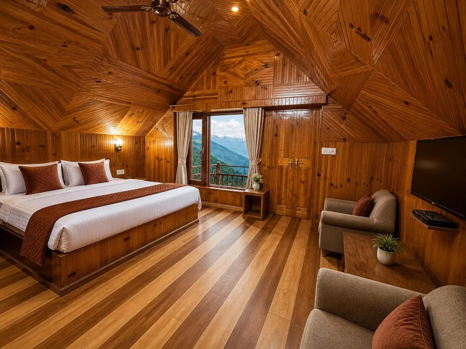 Manali 3 Bedroom Independent Heritage villas near private Volvo Bus Stand, Manali Hotel in Manali