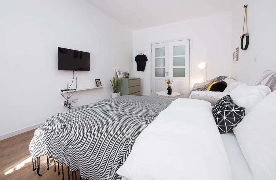 Bed, Photo of the whole room, Bedroom