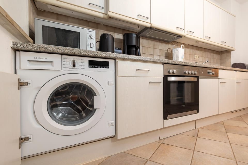 Kitchen or kitchenette, dishwasher, washing machine