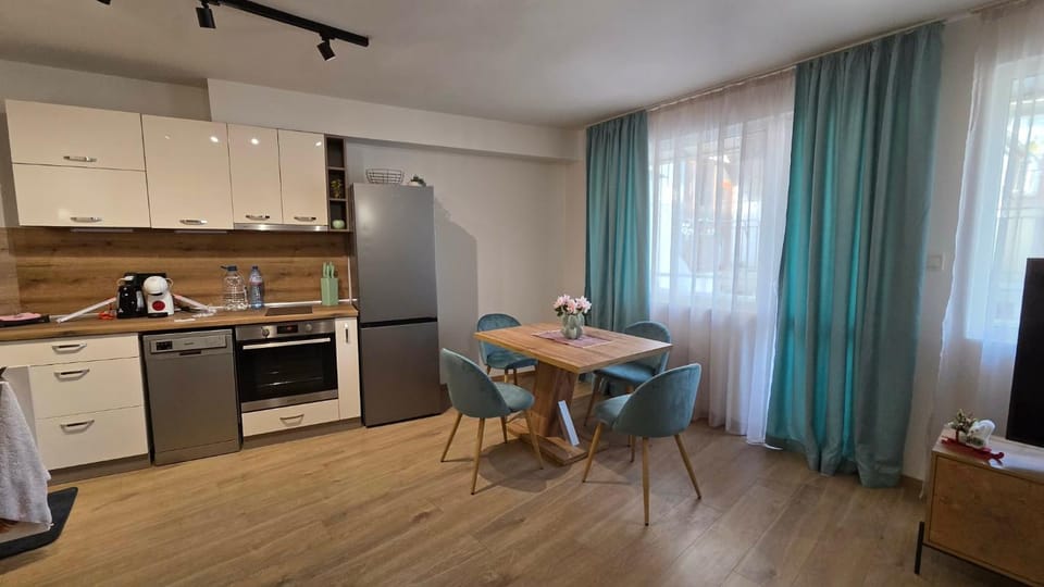 Kitchen or kitchenette, Dining area, dishwasher, oven, stove