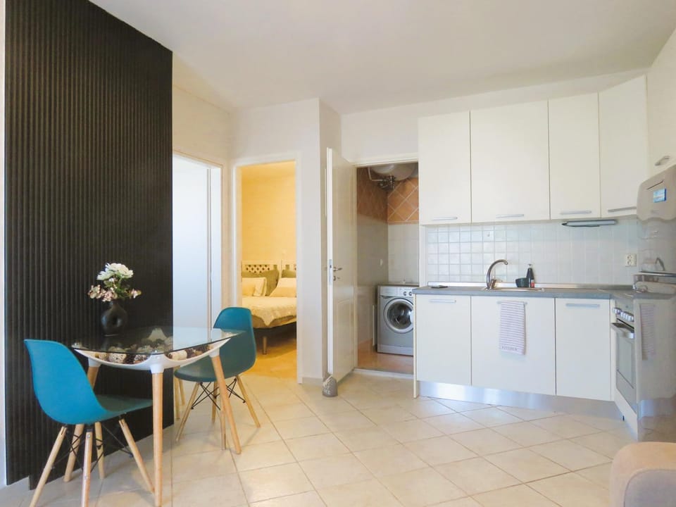 Dining area, kitchen