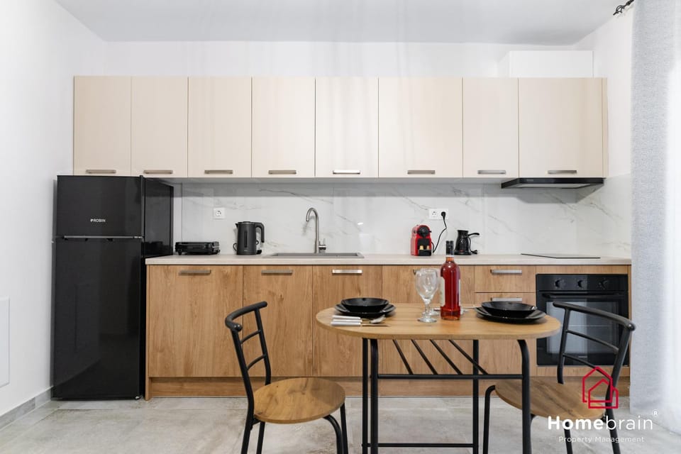 Kitchen or kitchenette, Dining area, oven, stove