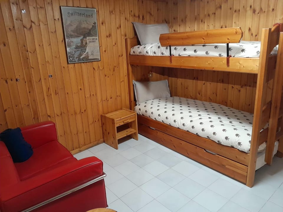 Photo of the whole room, bunk bed