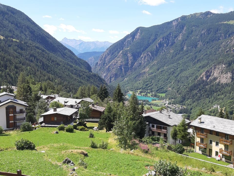 Nearby landmark, Day, Natural landscape, Lake view, Mountain view