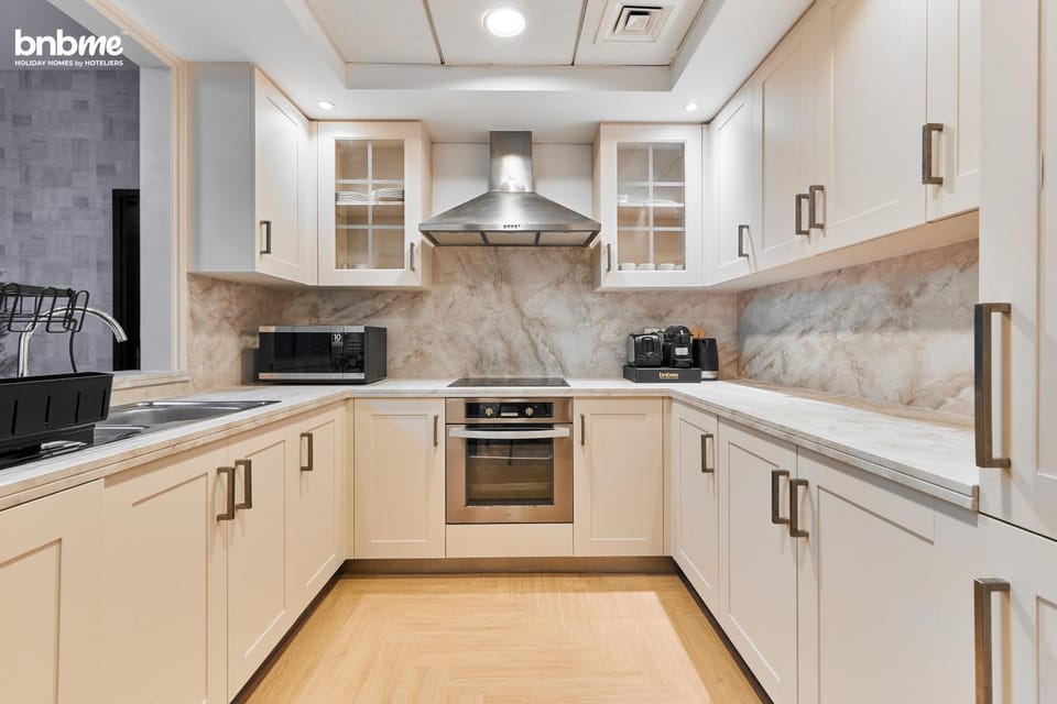Kitchen or kitchenette, oven, pet friendly, stove, toaster