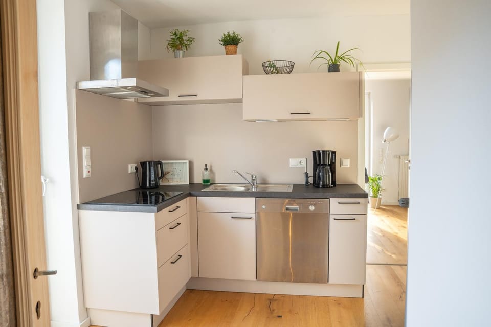 Coffee/tea facilities, Kitchen or kitchenette, dishwasher, kitchen, kitchen