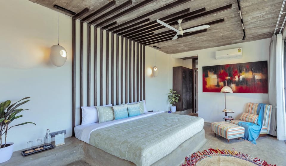 Bed, Photo of the whole room, Seating area, Bedroom