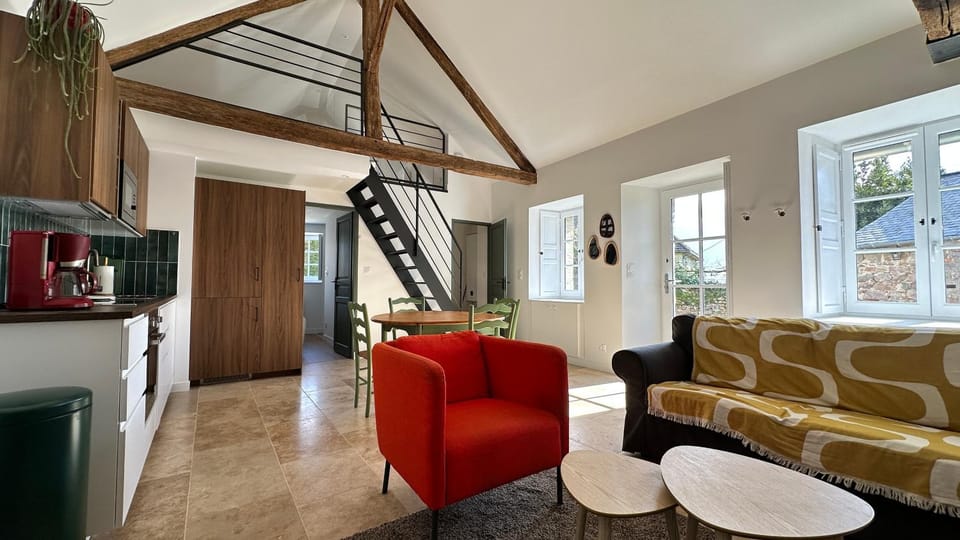 Kitchen or kitchenette, Living room