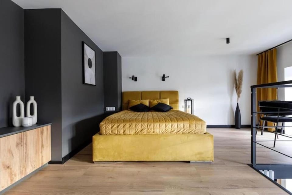 Bed, Seating area, Bedroom
