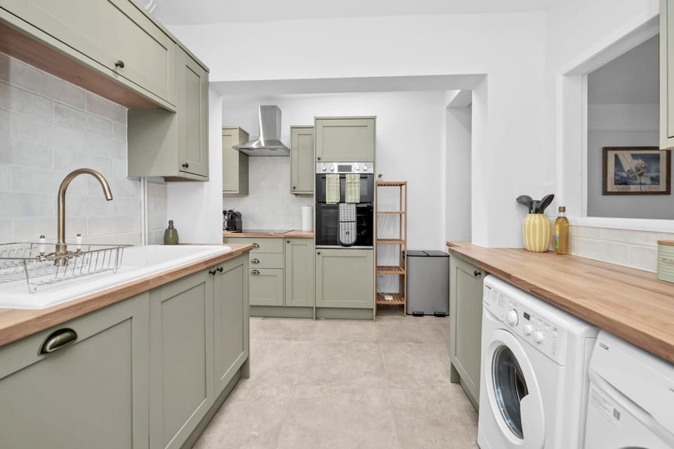 10 Mustow St - Charming 3 bed home next to the Abbey Gardens in Bury St Edmunds House in Bury Saint Edmunds