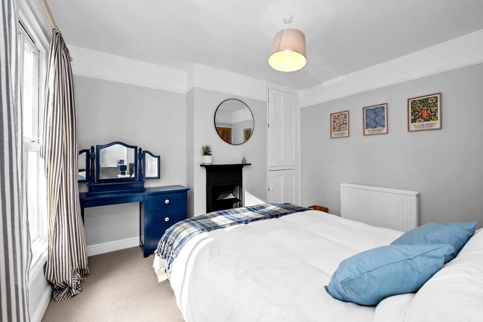 10 Mustow St - Charming 3 bed home next to the Abbey Gardens in Bury St Edmunds House in Bury Saint Edmunds