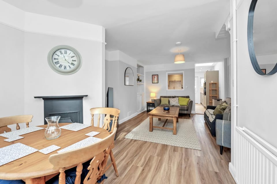 10 Mustow St - Charming 3 bed home next to the Abbey Gardens in Bury St Edmunds House in Bury Saint Edmunds