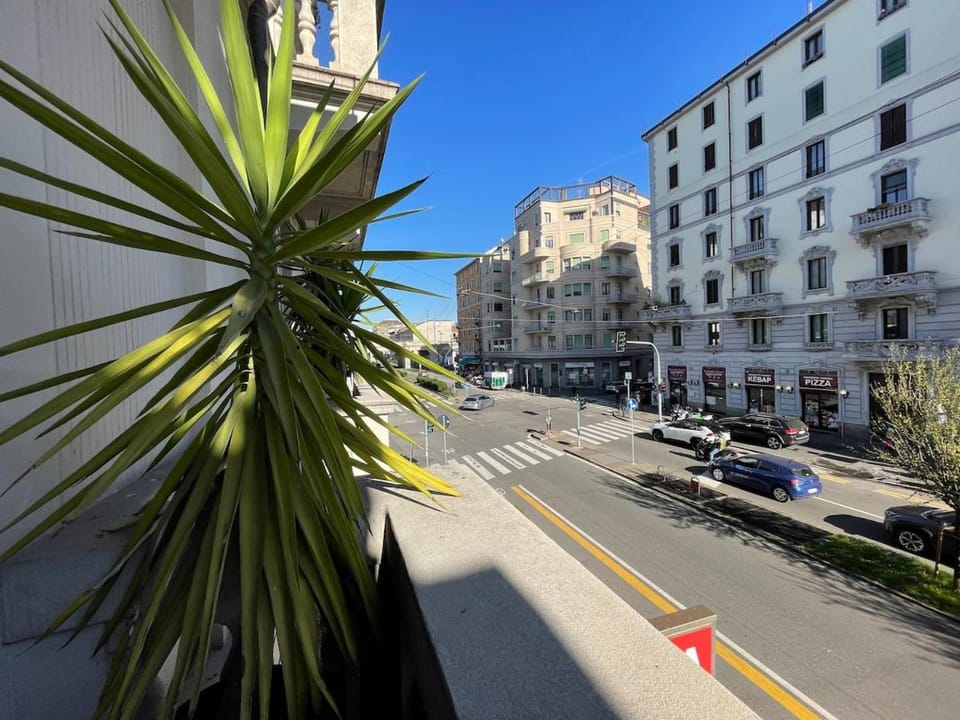 New one-bedroom apartment with terrace in the NoLo area, Metro 1 Rovereto stop Apartment in Milan