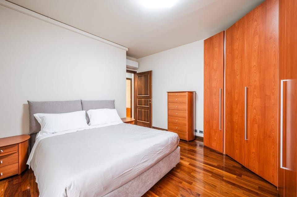 Bed, Photo of the whole room, Bedroom, wardrobe