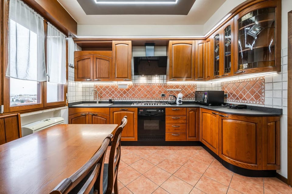 Kitchen or kitchenette, Dining area, dishwasher, oven, stove