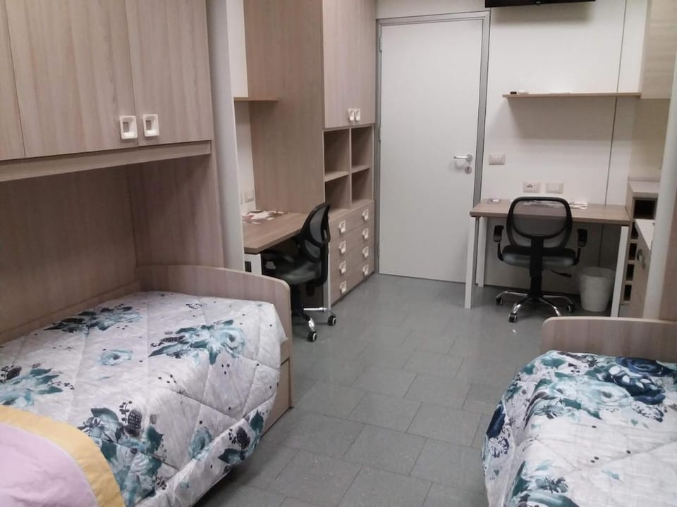 Bed, Photo of the whole room, Bedroom, wardrobe, air conditioner