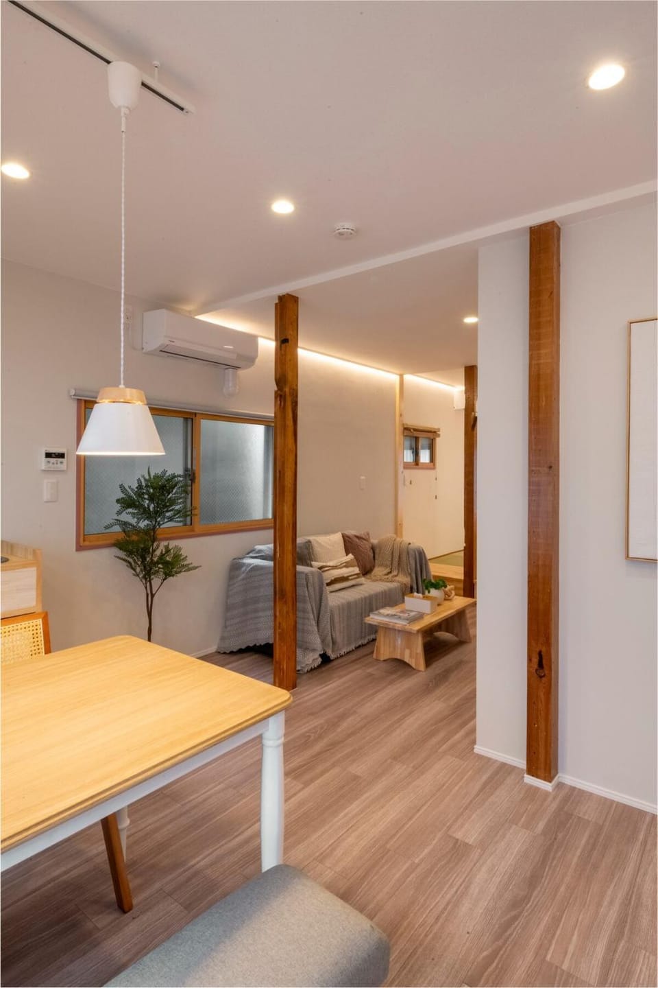Living room, Seating area, air conditioner