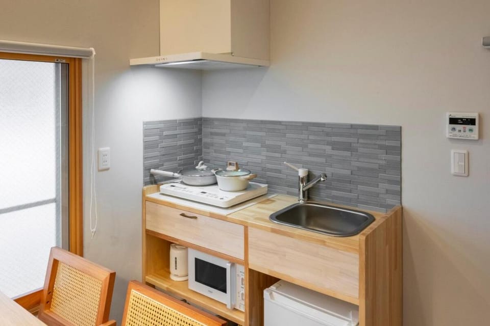 Kitchen or kitchenette, Dining area, stove