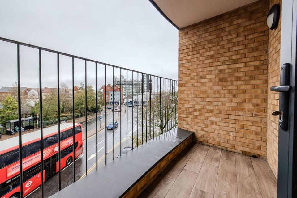 Lux 2 Bedroom Flt at Brentwood Apartment in Brentwood