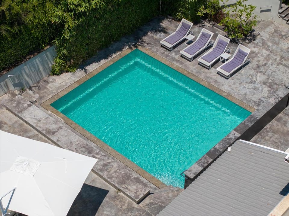 Swimming pool, sunbed