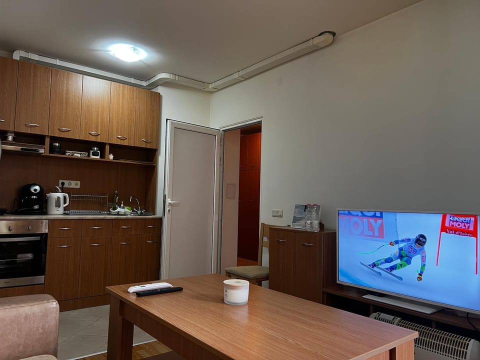 TV and multimedia, Kitchen or kitchenette, Dining area