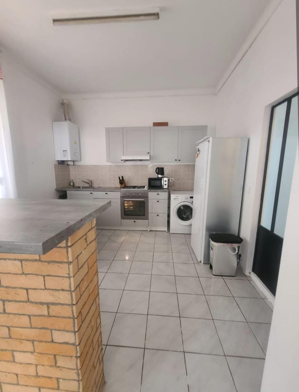 Kitchen or kitchenette, oven, pet friendly, stove, washing machine