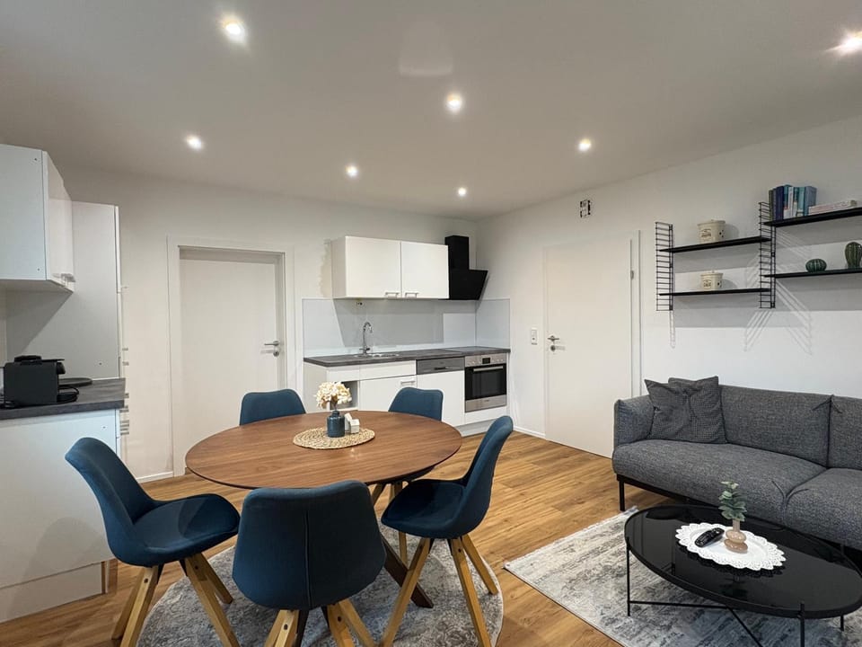 Kitchen or kitchenette, Seating area, Dining area, stove