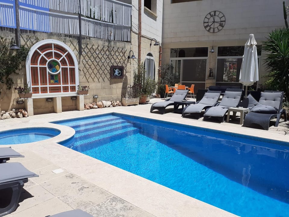 Swimming pool