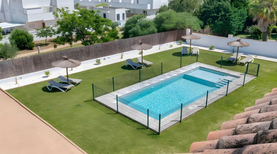Apartamento con piscina compartida cerca del centro Apartment in La Janda