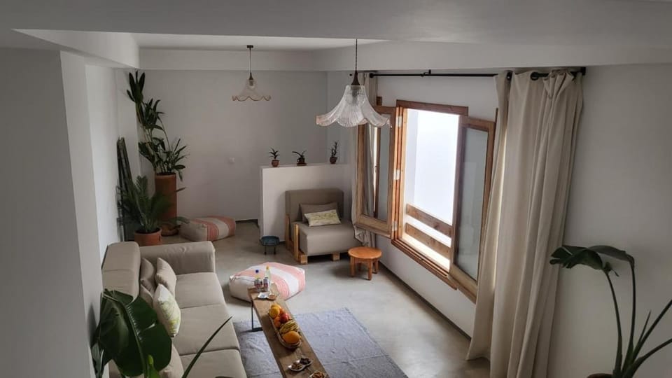 Living room, internet