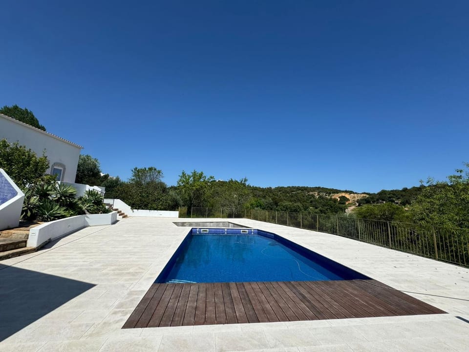 Swimming pool, sunbed