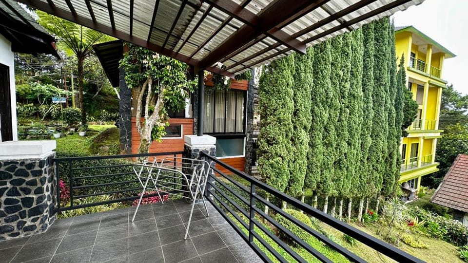 X7 VILLA 8 people Istana Bunga Lembang by YourHome Villa in Parongpong